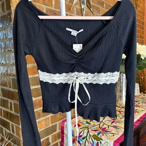 Kimchi Blue by Urban Outfitters Black Ribbed Lace-Trim Long Sleeve Crop Top